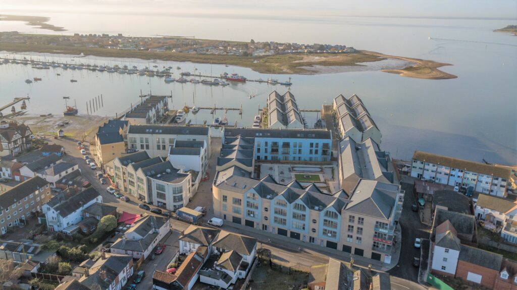 Last property at Harbourside exchanges