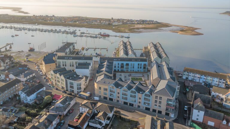 Last property at Harbourside exchanges