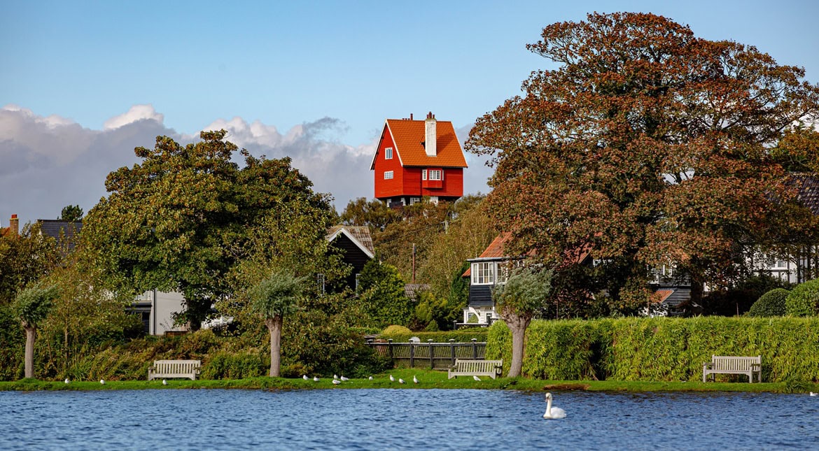The House in the Clouds, Thorpeness with view of the water in front